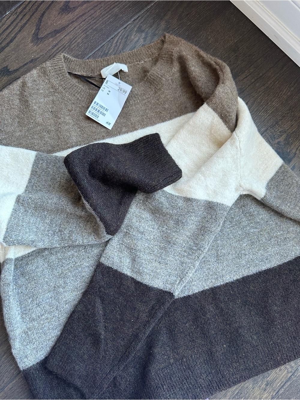 H&M sweater new with tag size M